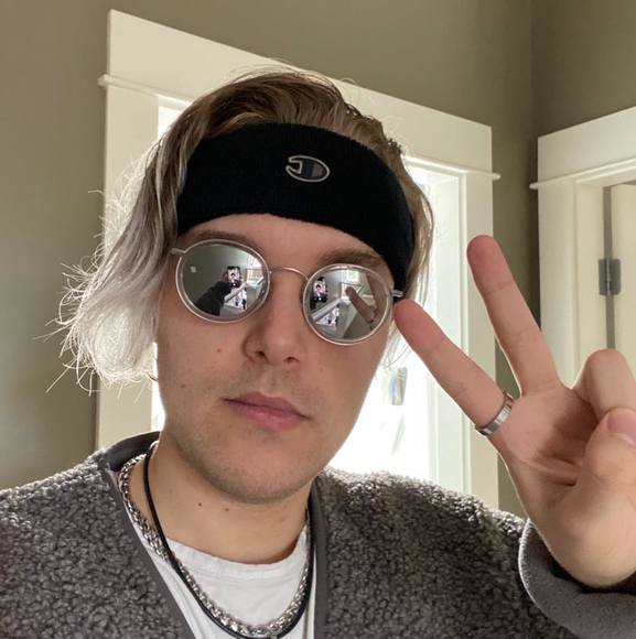 Meet your Posher, Cameron - Picture 1 of 1